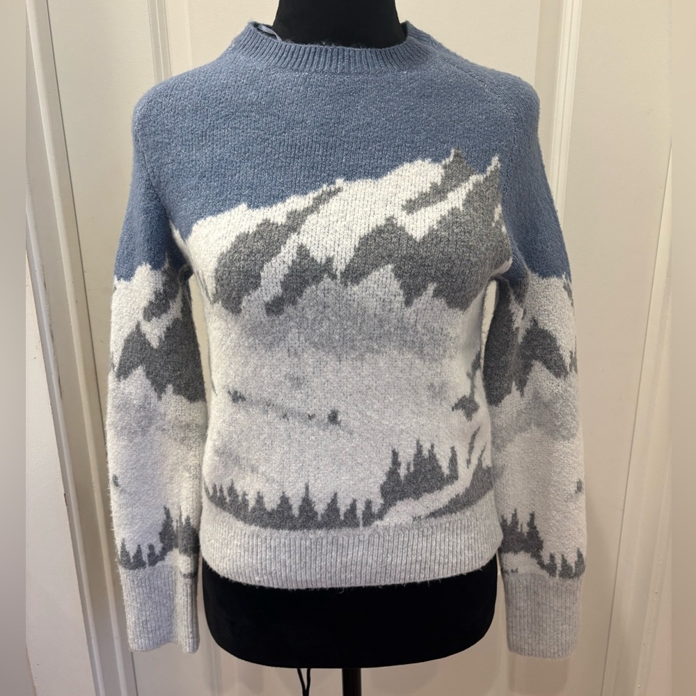 NWT Willow & Wind Blue and White snowy Mountain Sweater- S